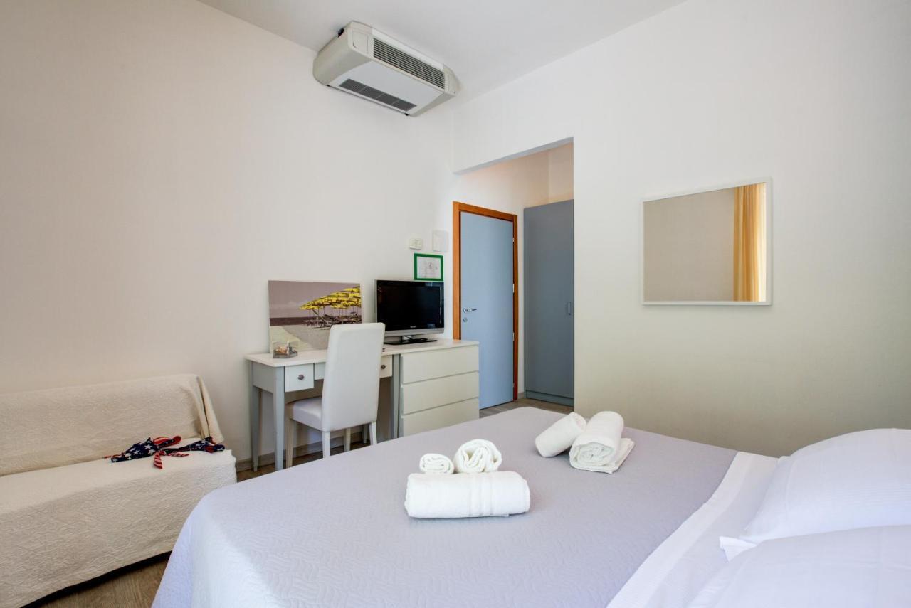 Hotel Ivano Rimini Exterior photo